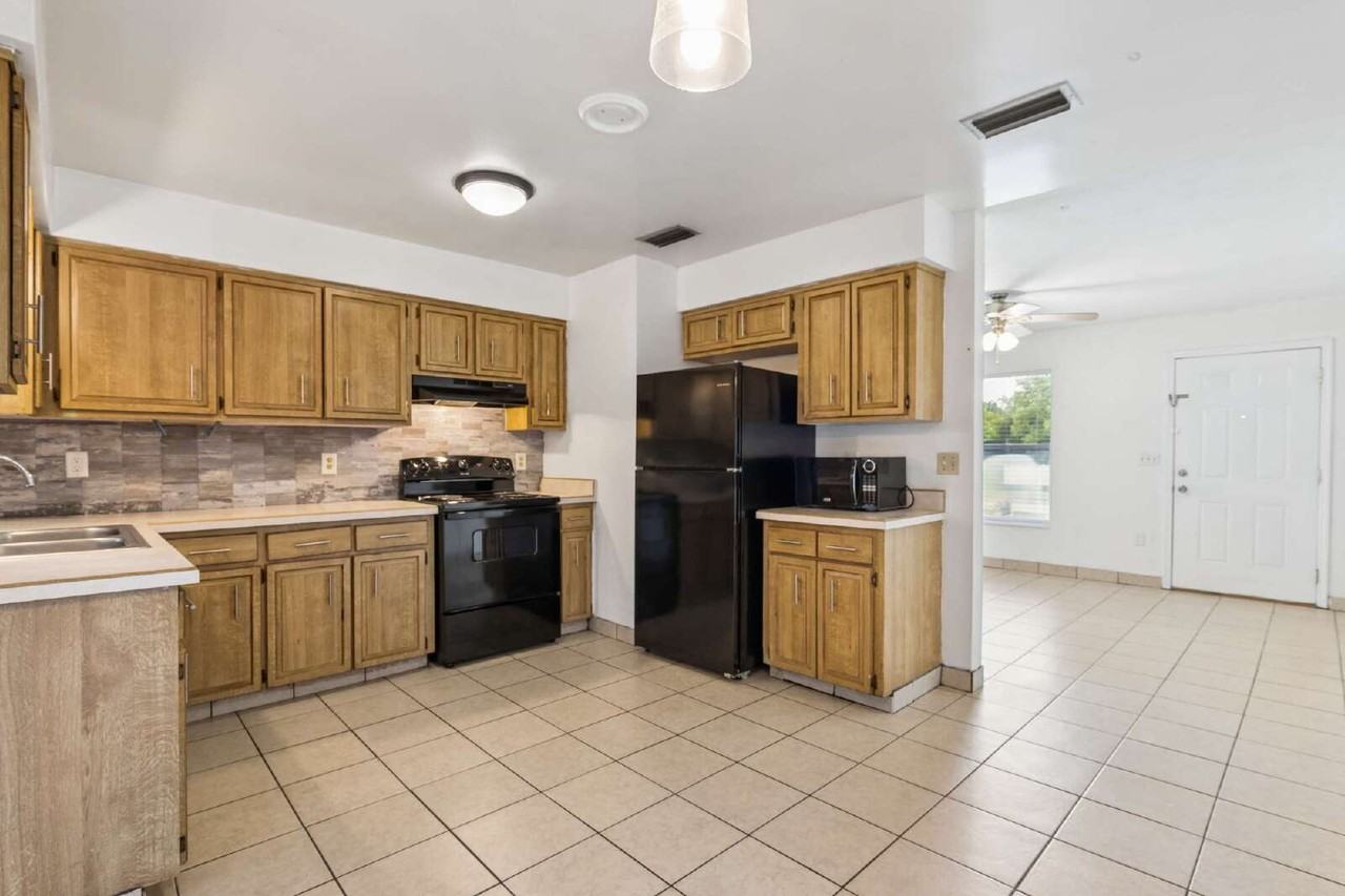1544 Providence Blvd - Photo 7 of 19