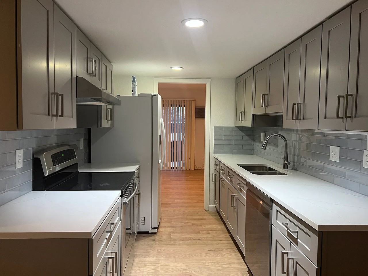 3160 Eastwood Ct - Photo 4 of 13