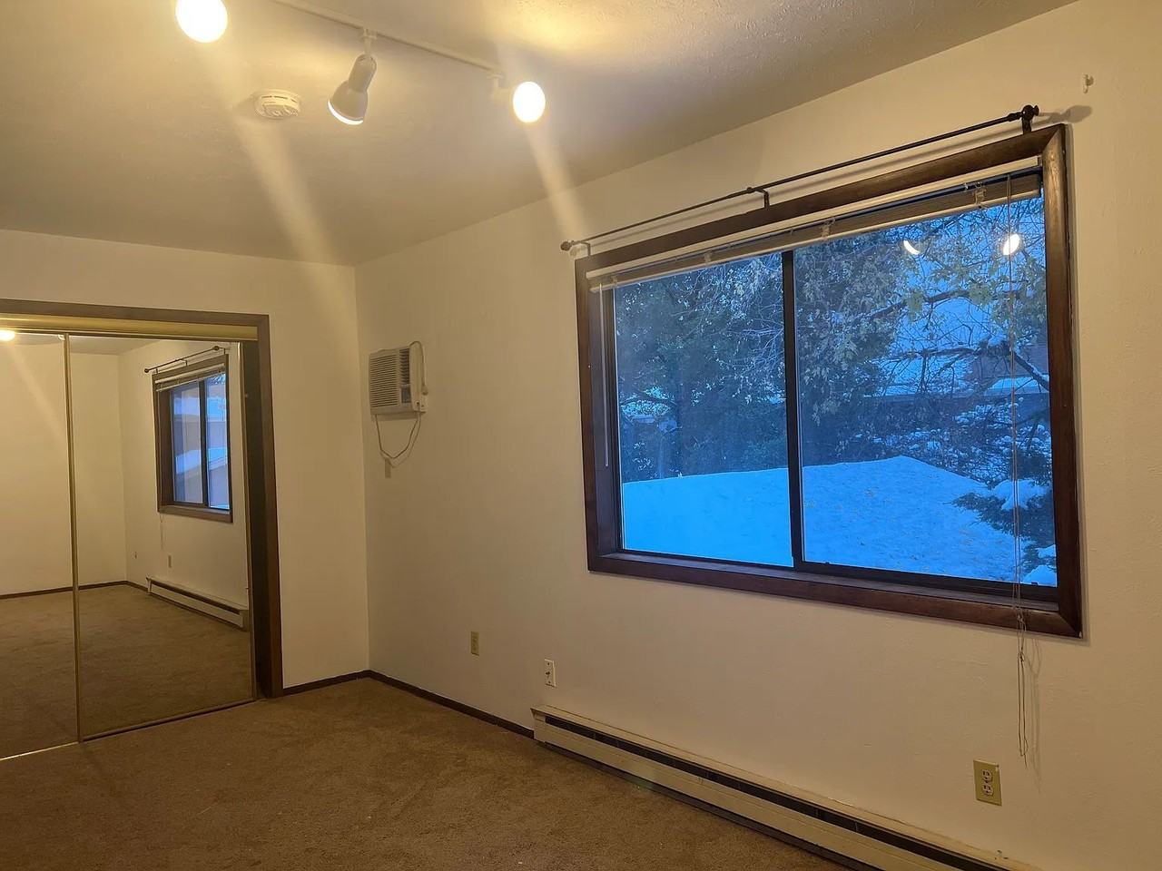 3160 Eastwood Ct - Photo 6 of 13