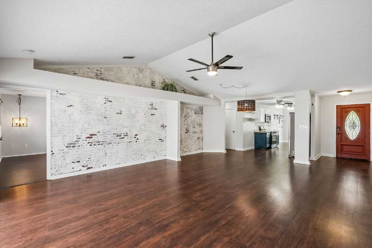 1034 Beckstrom Dr - Photo 2 of 21