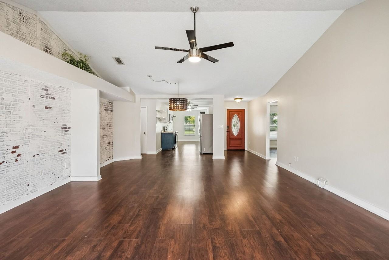 1034 Beckstrom Dr - Photo 3 of 21