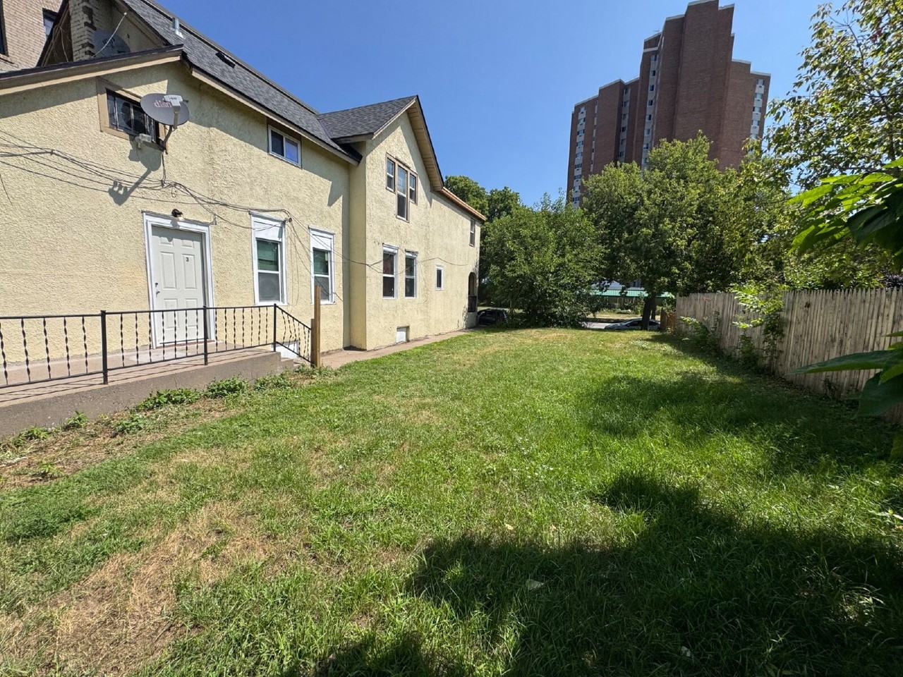1506 Park Ave - Photo 2 of 18