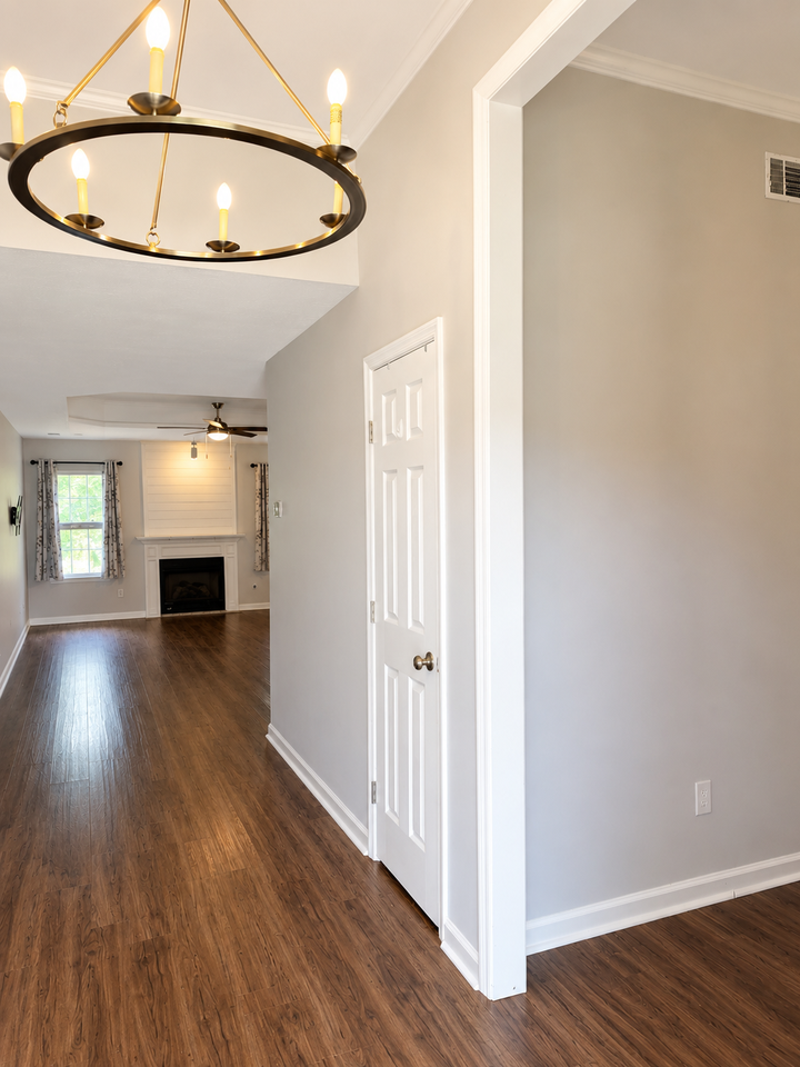 903 Stoneview Ct - Photo 2 of 16