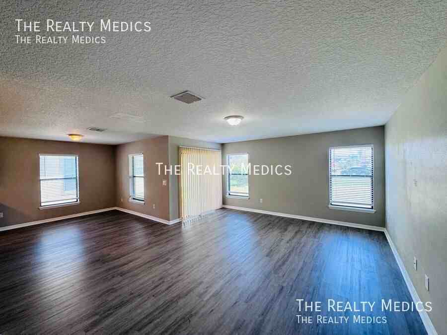 2148 Ontario Way - Photo 3 of 28