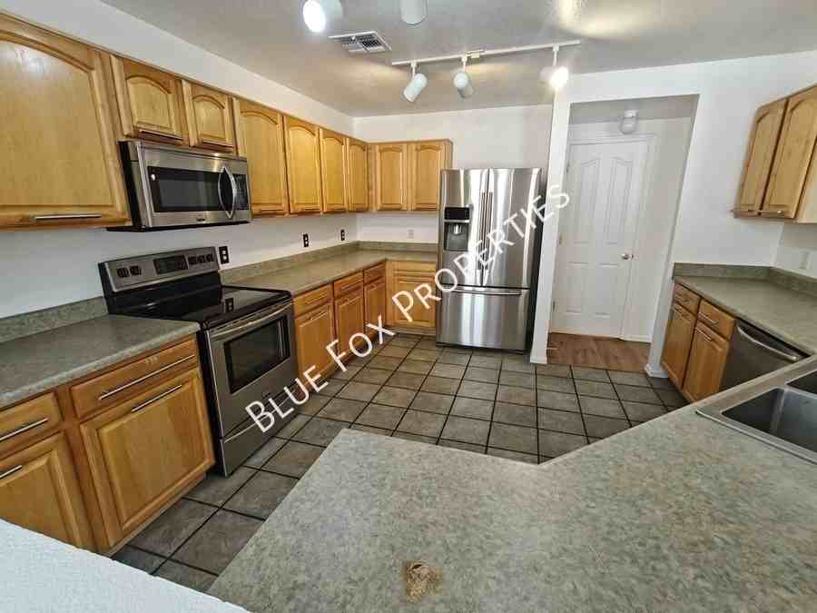 3421 N Green Gulch Ct - Photo 2 of 42