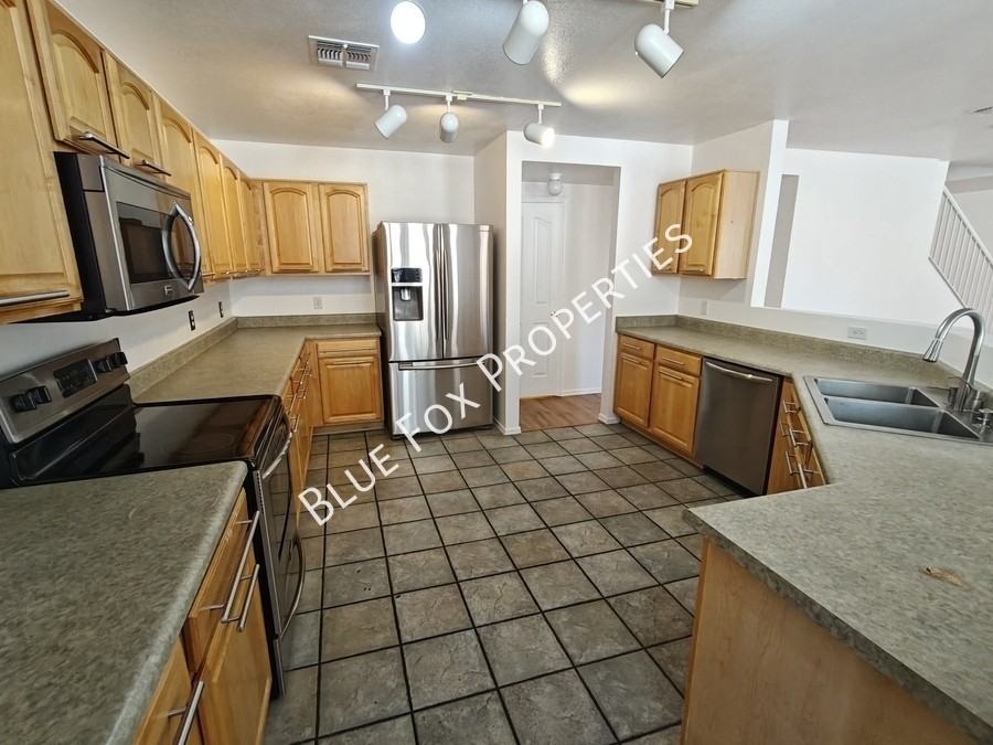 3421 N Green Gulch Ct - Photo 3 of 42