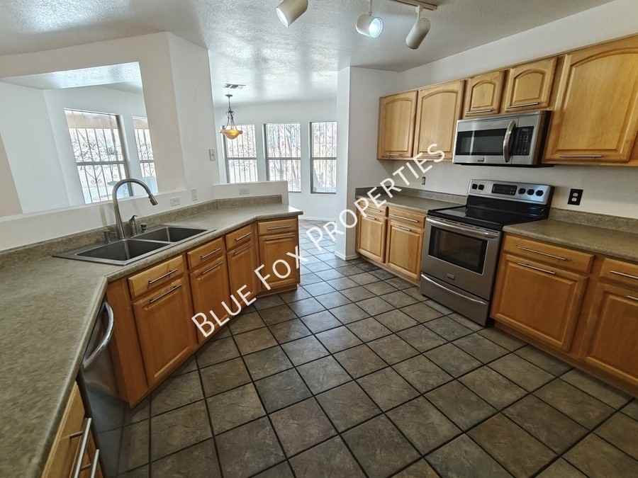 3421 N Green Gulch Ct - Photo 6 of 42