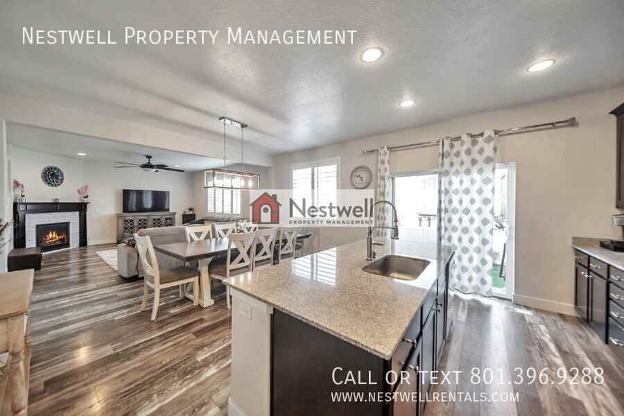 12077 S Window Arch Ln - Photo 3 of 44
