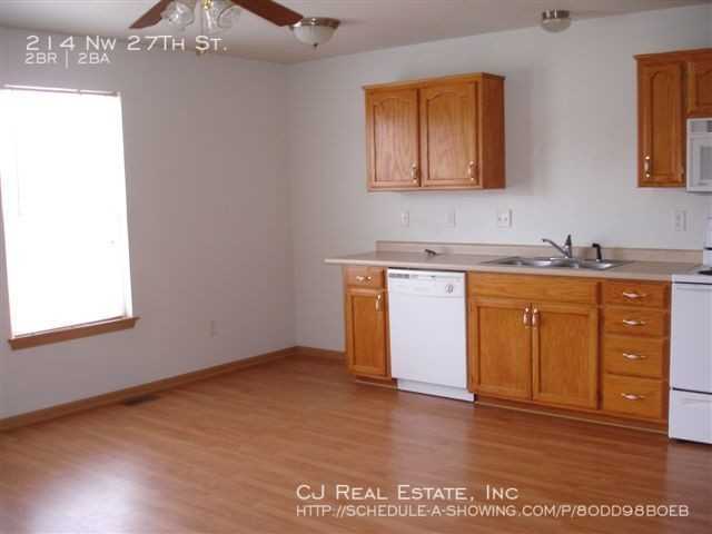 214 Nw 27th St - Photo 3 of 8