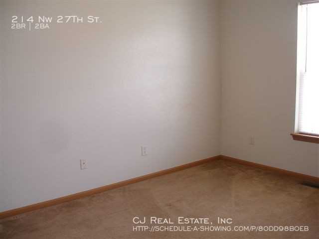 214 Nw 27th St - Photo 6 of 8