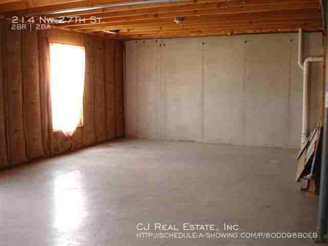 214 Nw 27th St - Photo 7 of 8