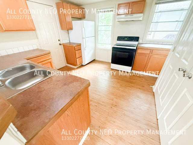 470 Allyn St #2 - Photo 3 of 20