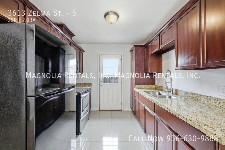 3613 W Zelma St #5 - Photo 4 of 14