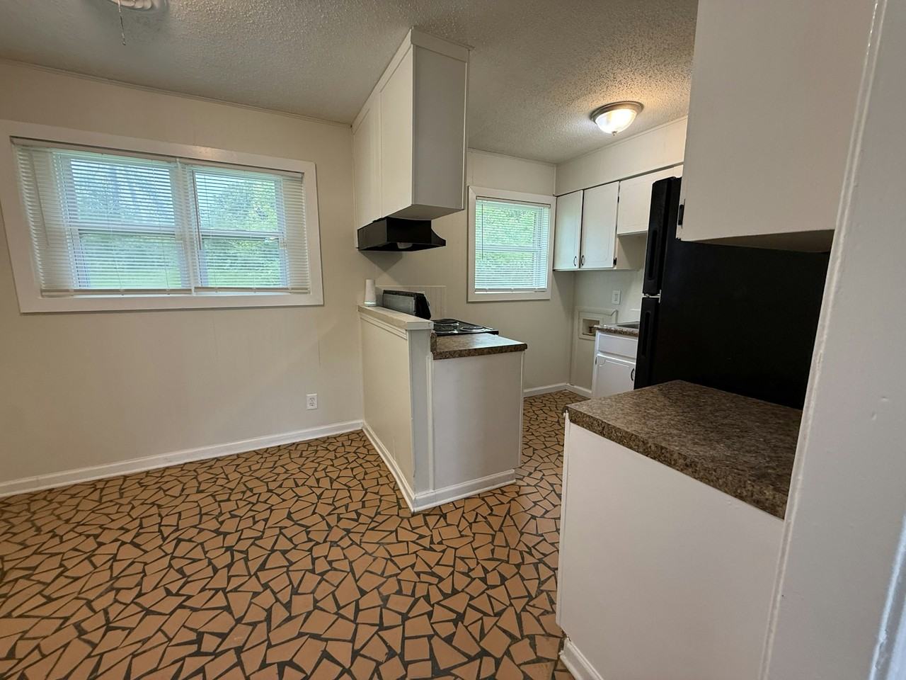 4277 Falcon Cove - Photo 3 of 7