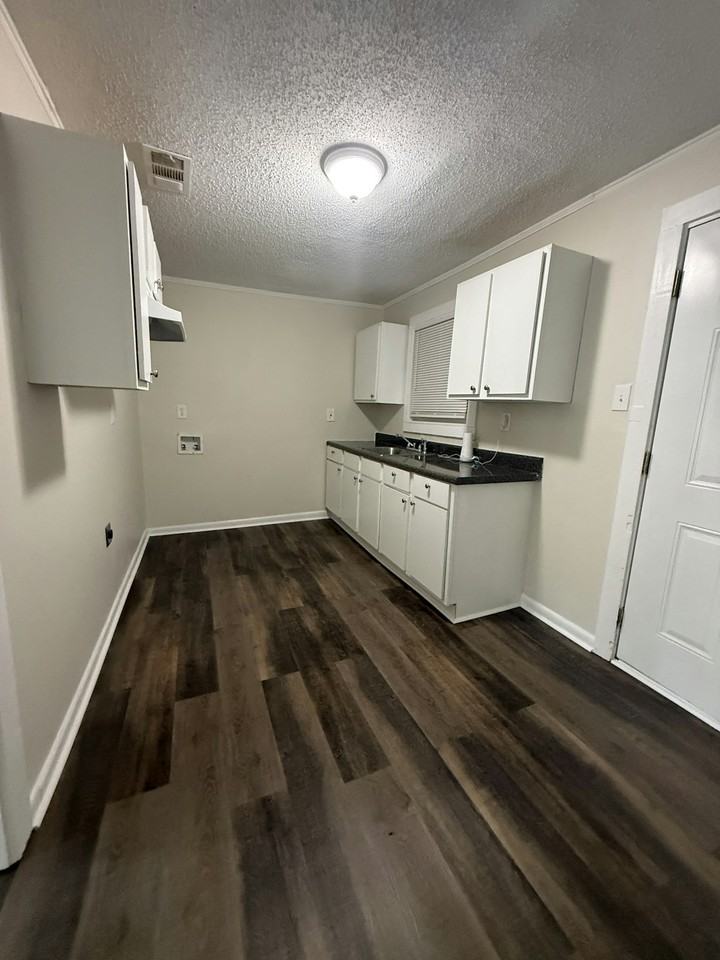 1242 Airways Boulevard - Photo 3 of 7