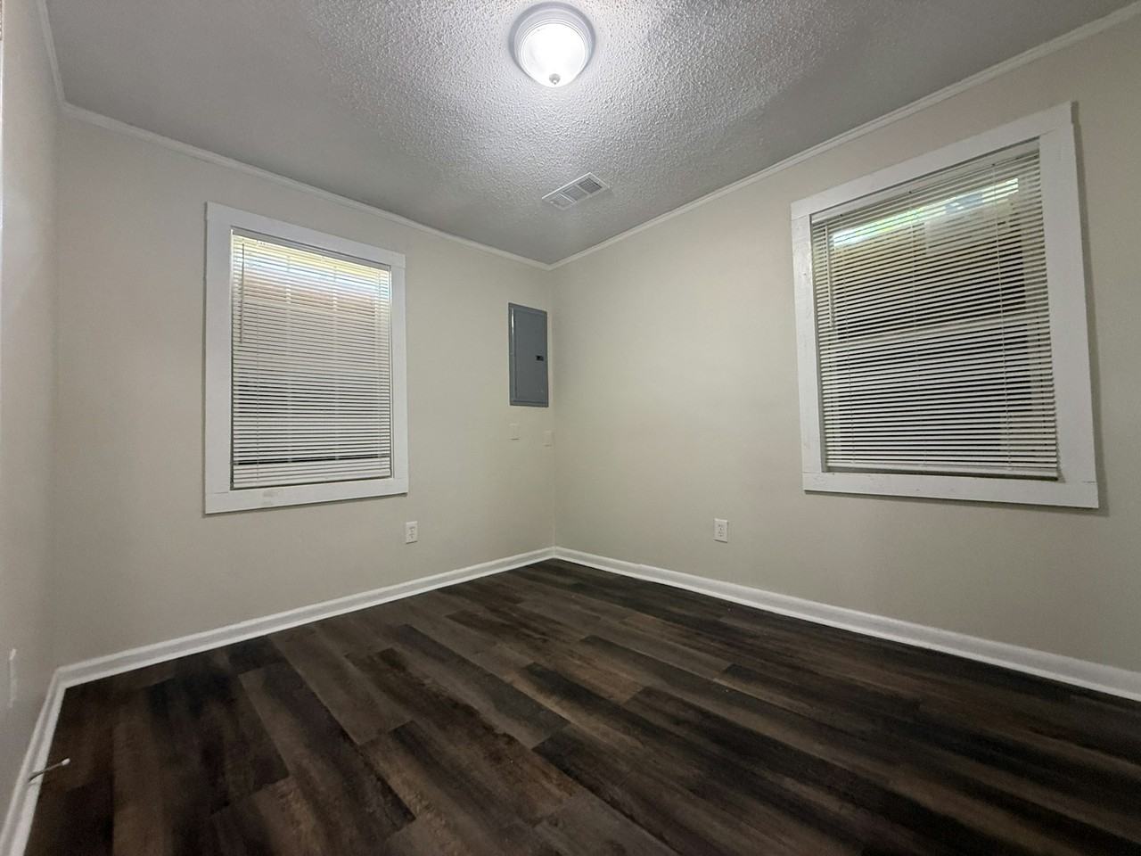 1242 Airways Boulevard - Photo 5 of 7