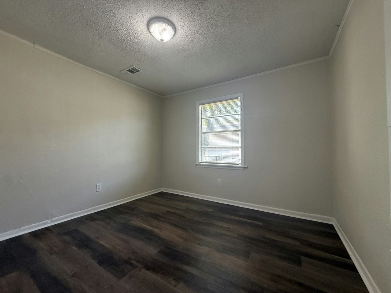 1242 Airways Boulevard - Photo 6 of 7