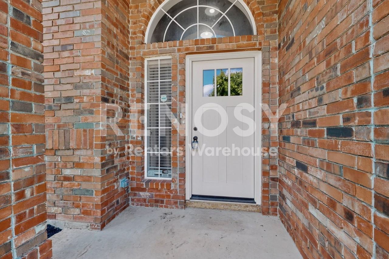 619 Ridgemont Dr - Photo 4 of 48