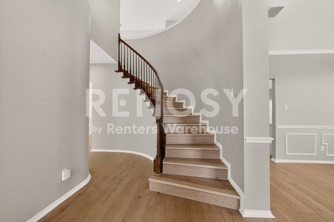 619 Ridgemont Dr - Photo 7 of 48