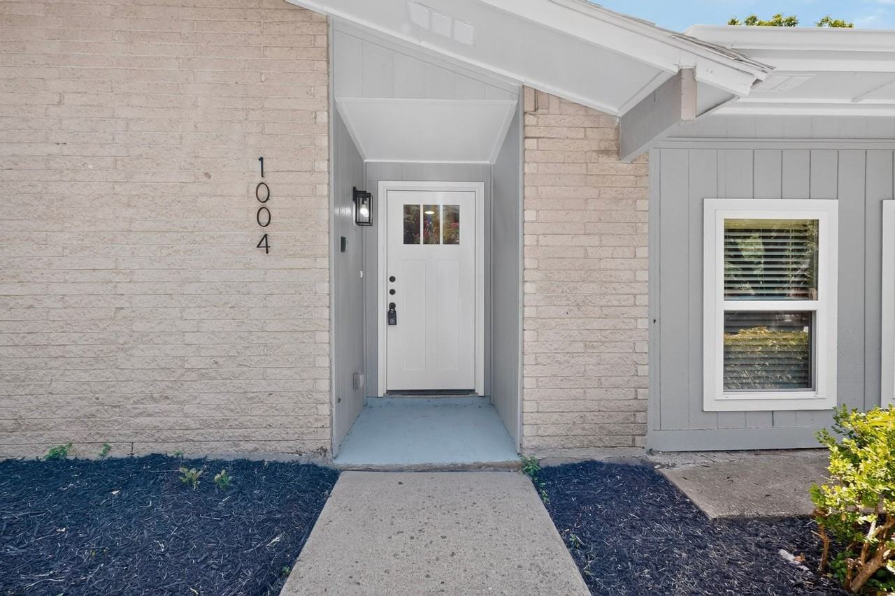 1004 Cross Bend Rd - Photo 5 of 50