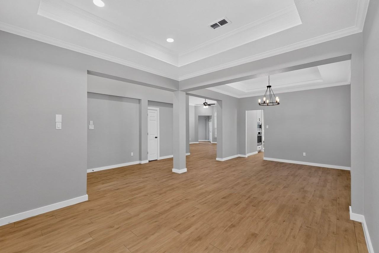 720 Cliffmoor Dr - Photo 2 of 49