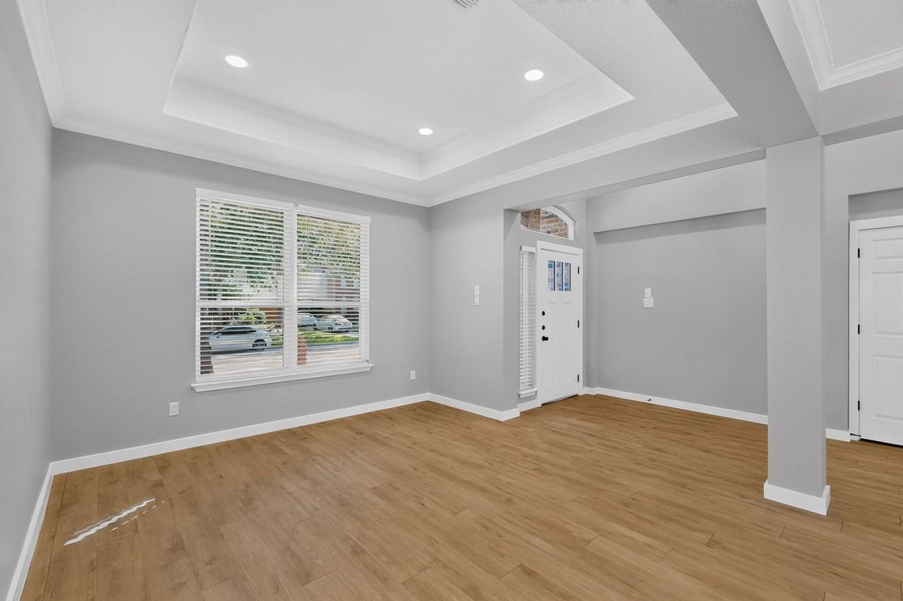 720 Cliffmoor Dr - Photo 4 of 49