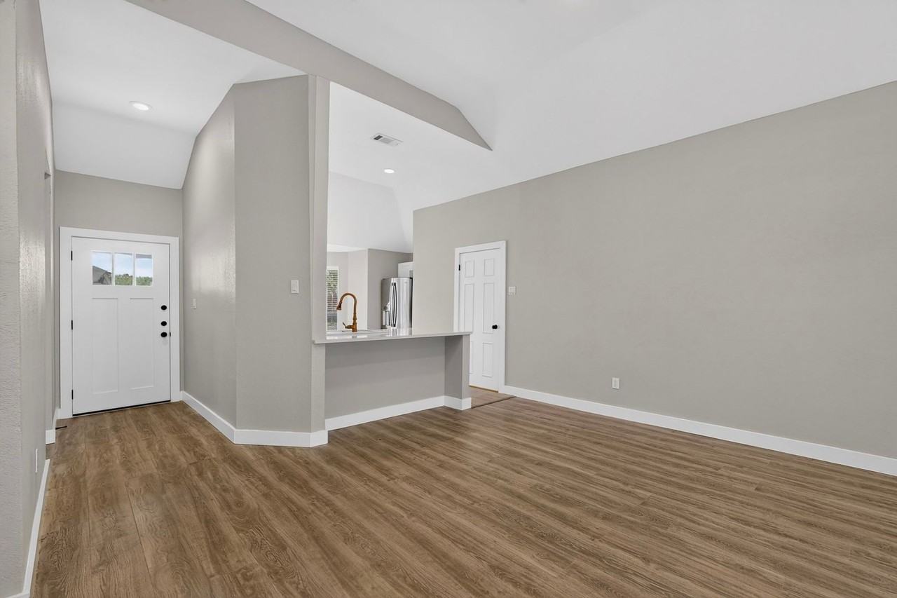 3604 Lily Ln - Photo 7 of 34