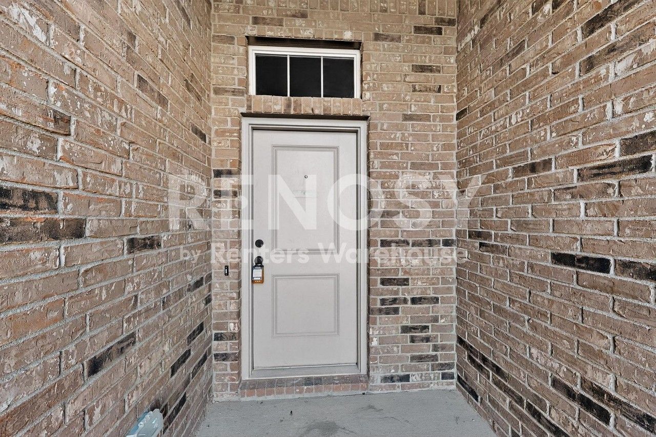8517 Centerboard Ln - Photo 2 of 43
