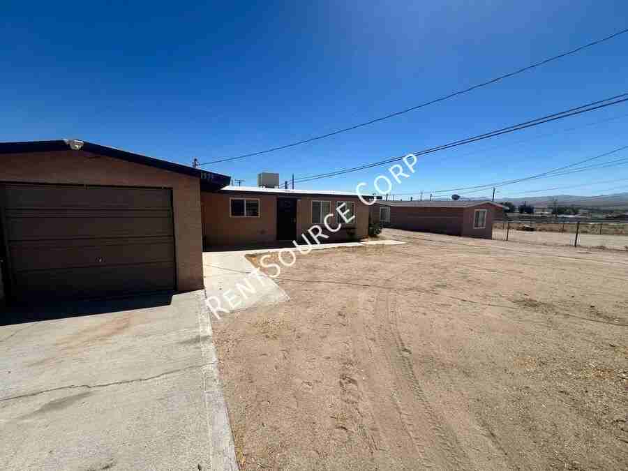 1379 Riverside Dr - Photo 2 of 21