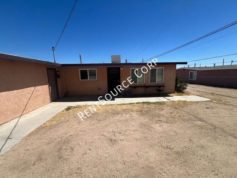 1379 Riverside Dr - Photo 3 of 21