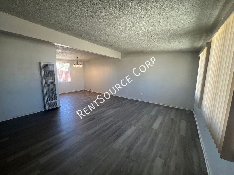 1379 Riverside Dr - Photo 4 of 21