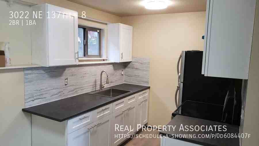 3022 Ne 137th St #8 - Photo 4 of 11