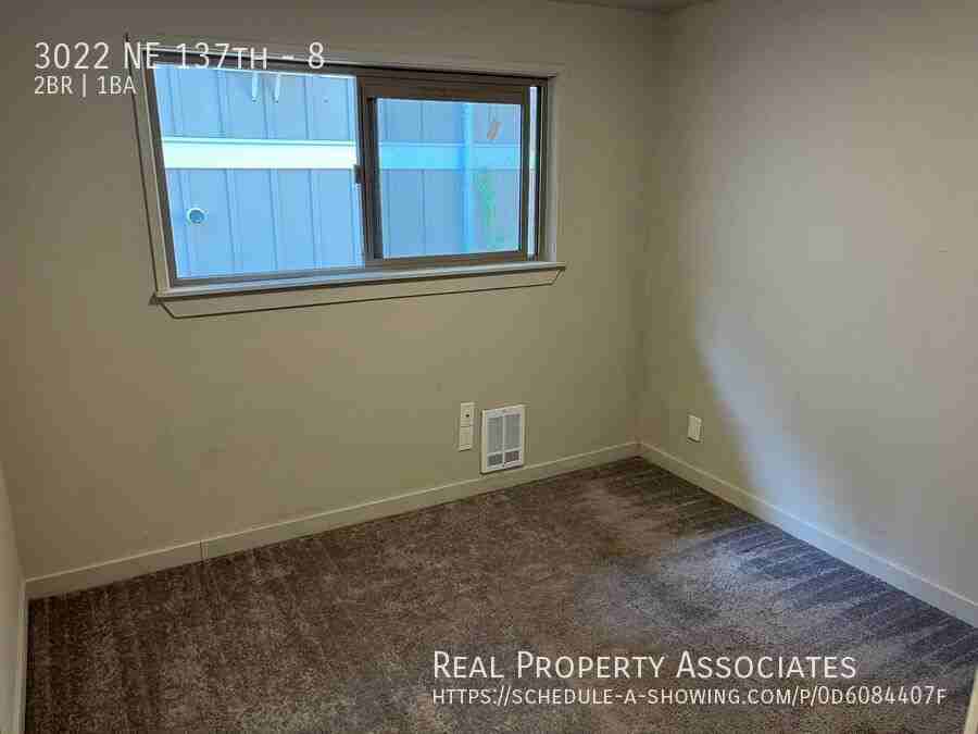 3022 Ne 137th St #8 - Photo 7 of 11
