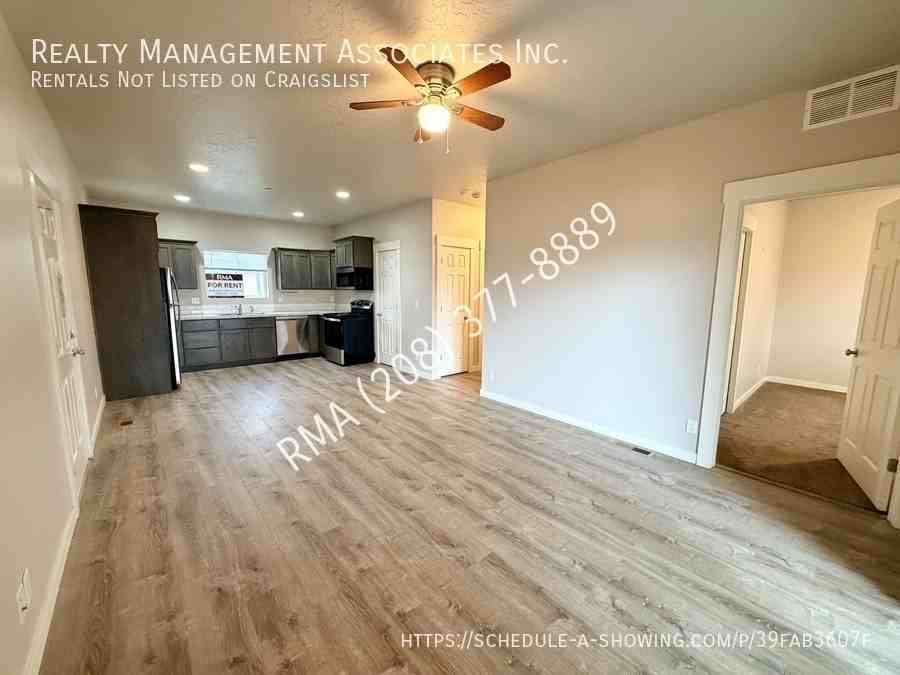 964 Pirate Cove Dr #C - Photo 5 of 12