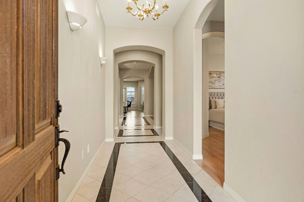 10928 La Alberca Avenue - Photo 2 of 33