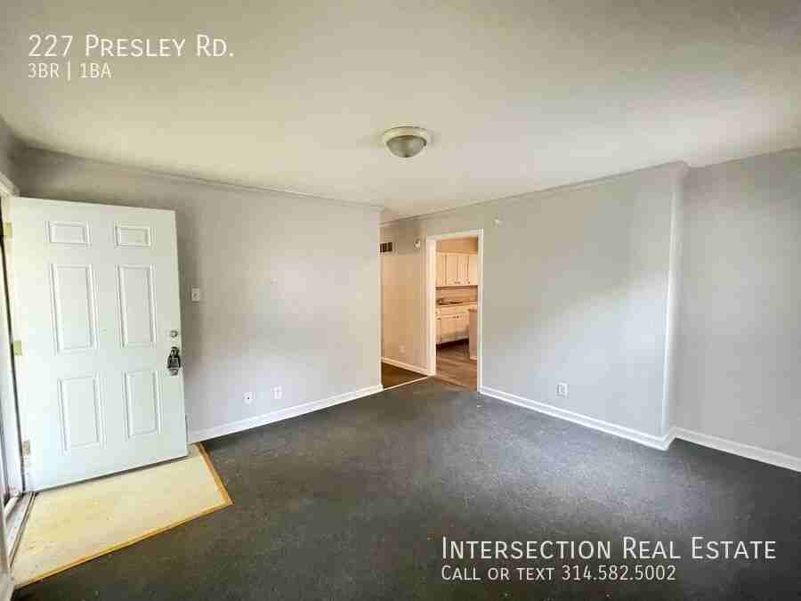 227 Presley Dr - Photo 5 of 17