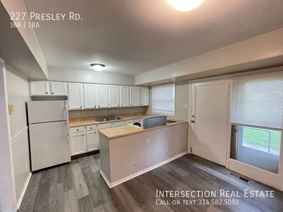 227 Presley Dr - Photo 6 of 17