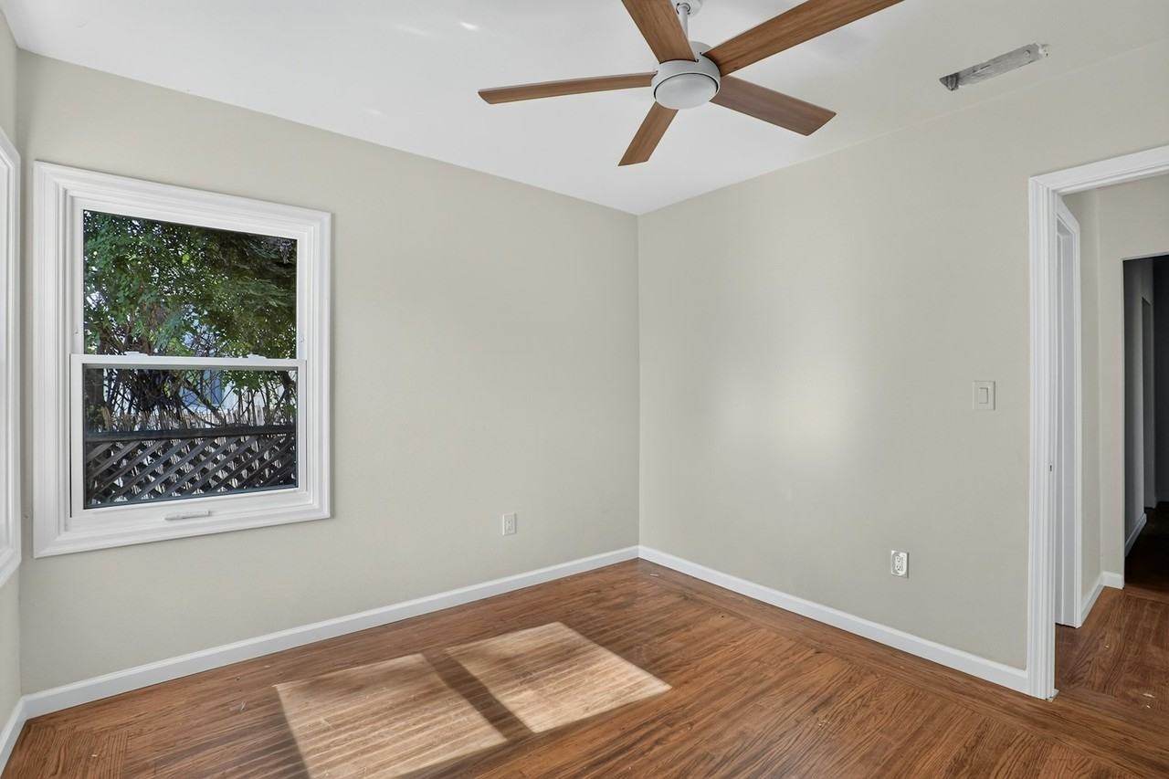 1330 Vine Ave - Photo 3 of 9