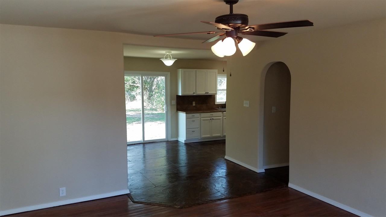 355 N Oak St #1 - Photo 2 of 15