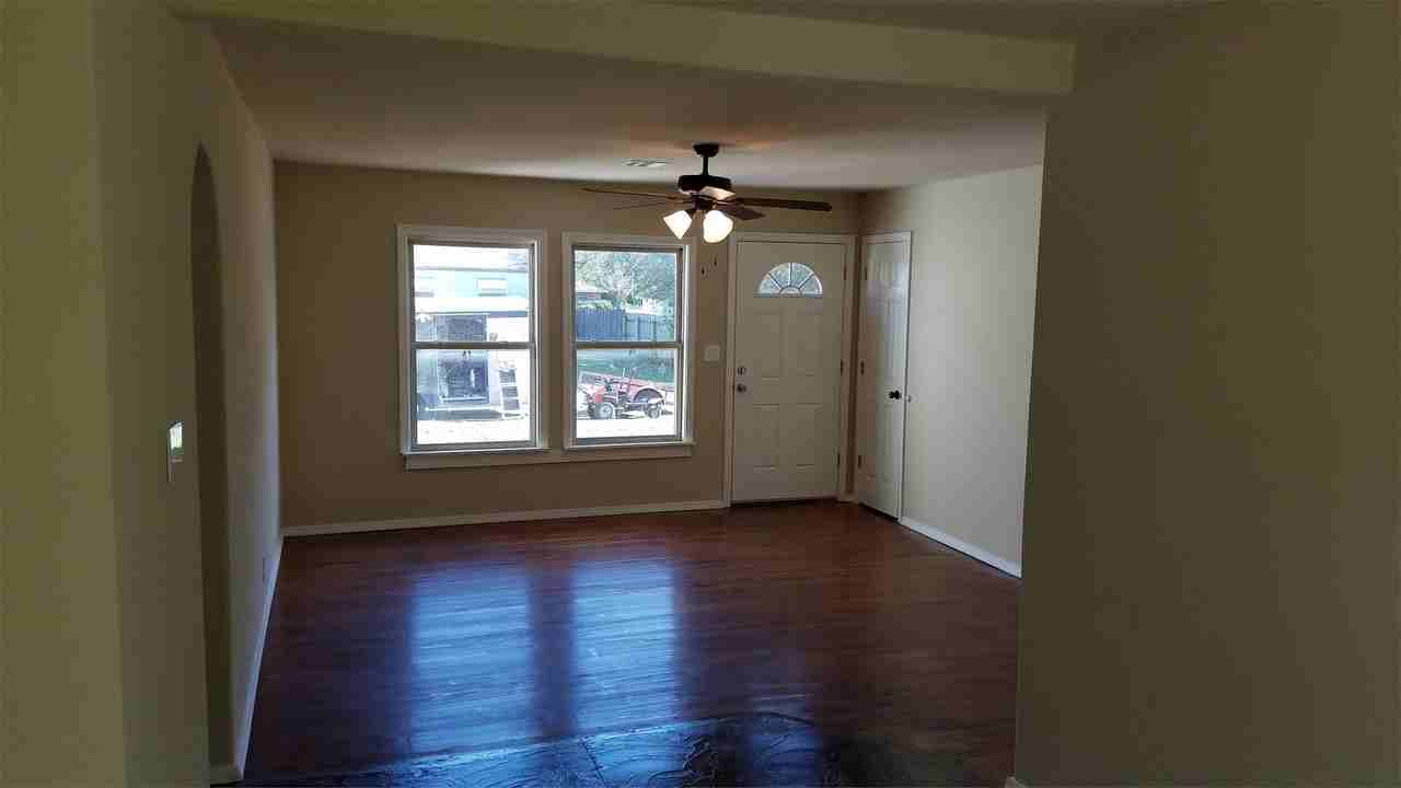 355 N Oak St #1 - Photo 3 of 15