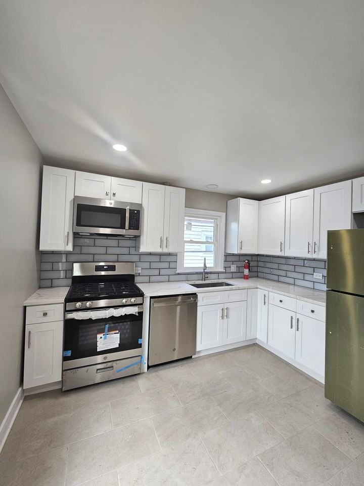 2733 Indian Boundary Road - Photo 2 of 16