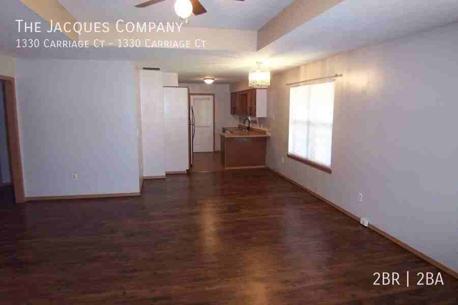 1330 W Carriage Ct - Photo 2 of 9