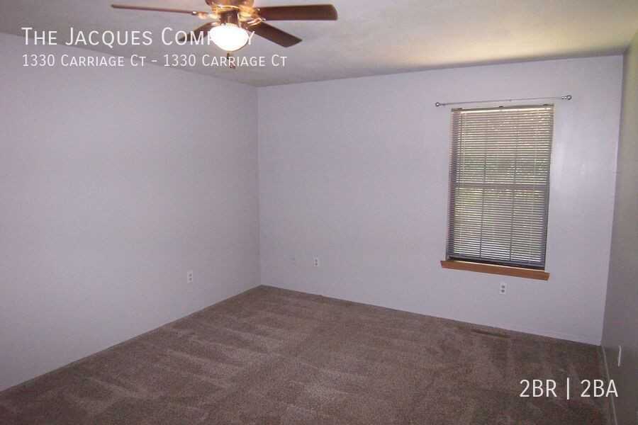 1330 W Carriage Ct - Photo 7 of 9