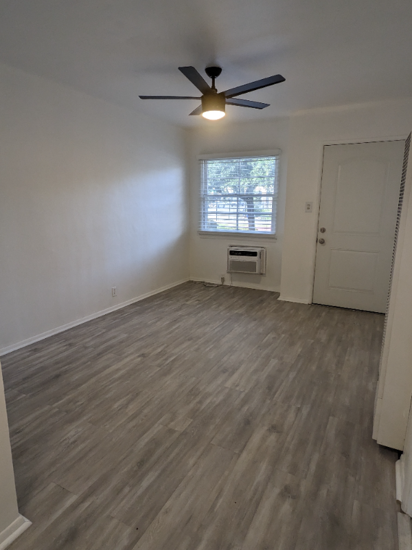 1924 Lincoln Ave #C - Photo 5 of 13