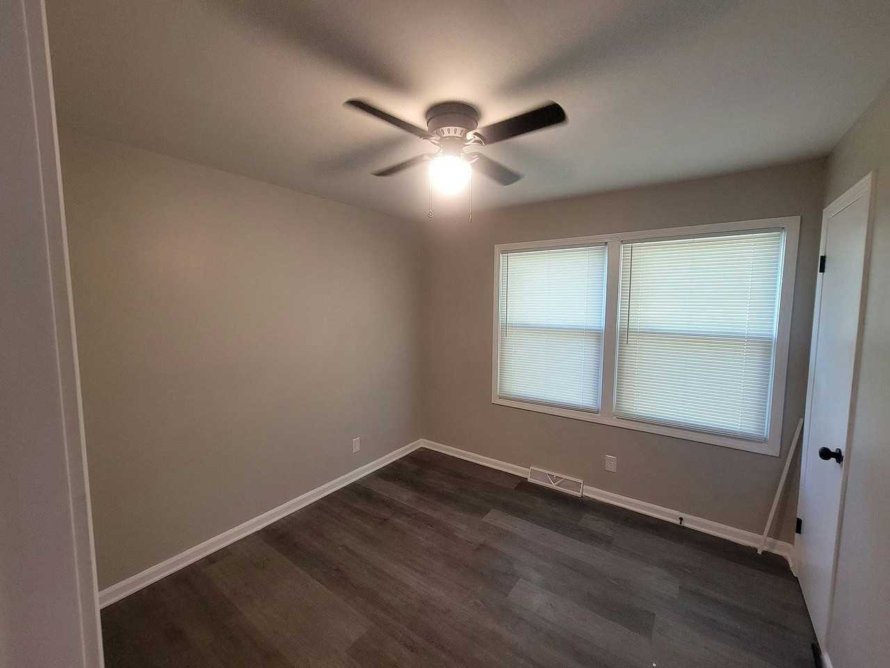 3208 Shallowford Dr - Photo 2 of 14