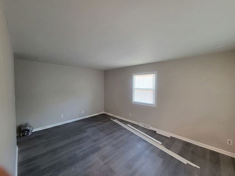 3208 Shallowford Dr - Photo 5 of 14