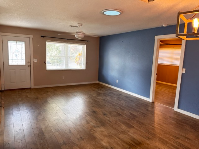 1911 S Palomar Dr - Photo 2 of 14