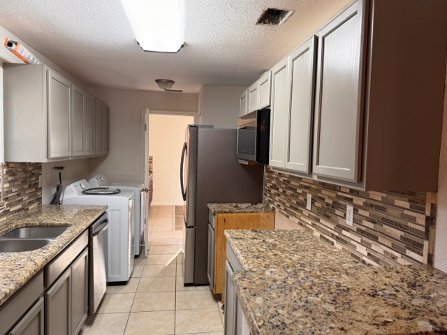 1911 S Palomar Dr - Photo 4 of 14