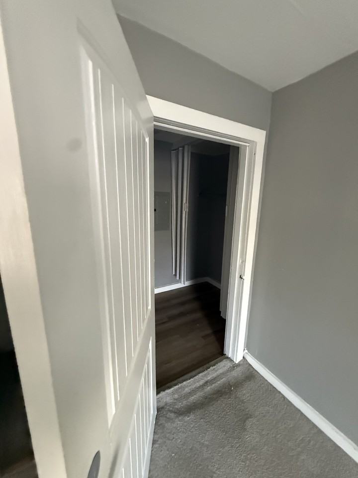 714 Crim Ave #5 - Photo 3 of 4