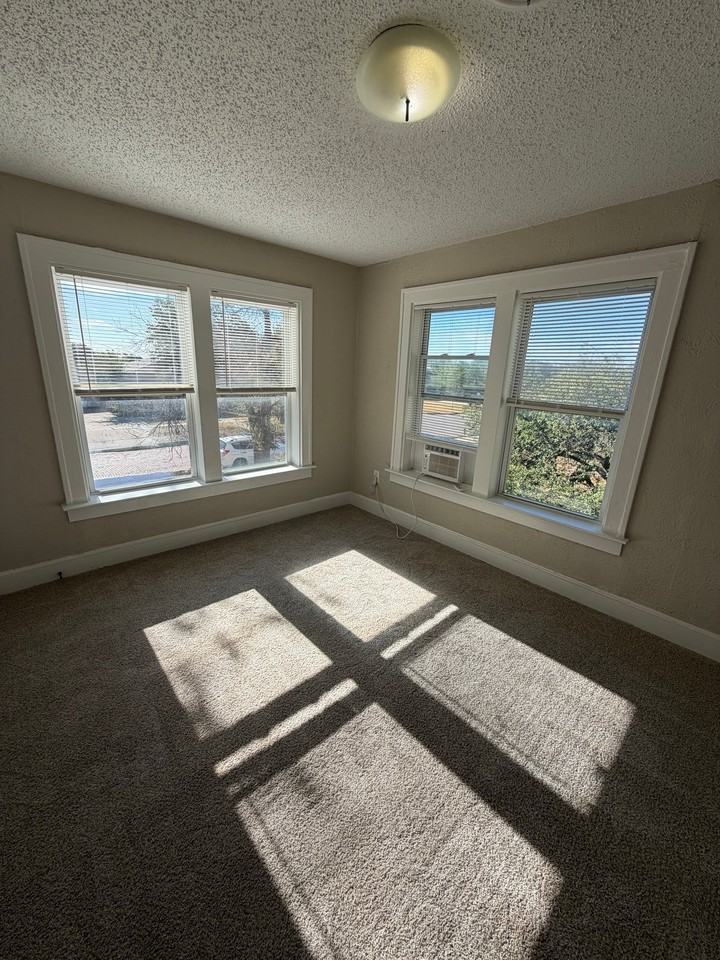 2220 S Taylor St #B - Photo 6 of 20